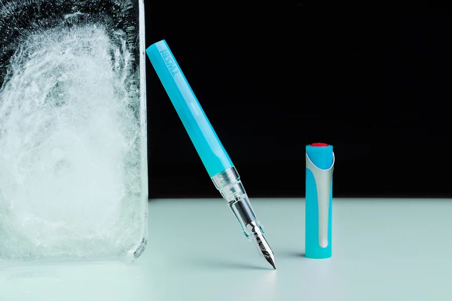 TWSBI SWIPE Füllfederhalter Blue Ice