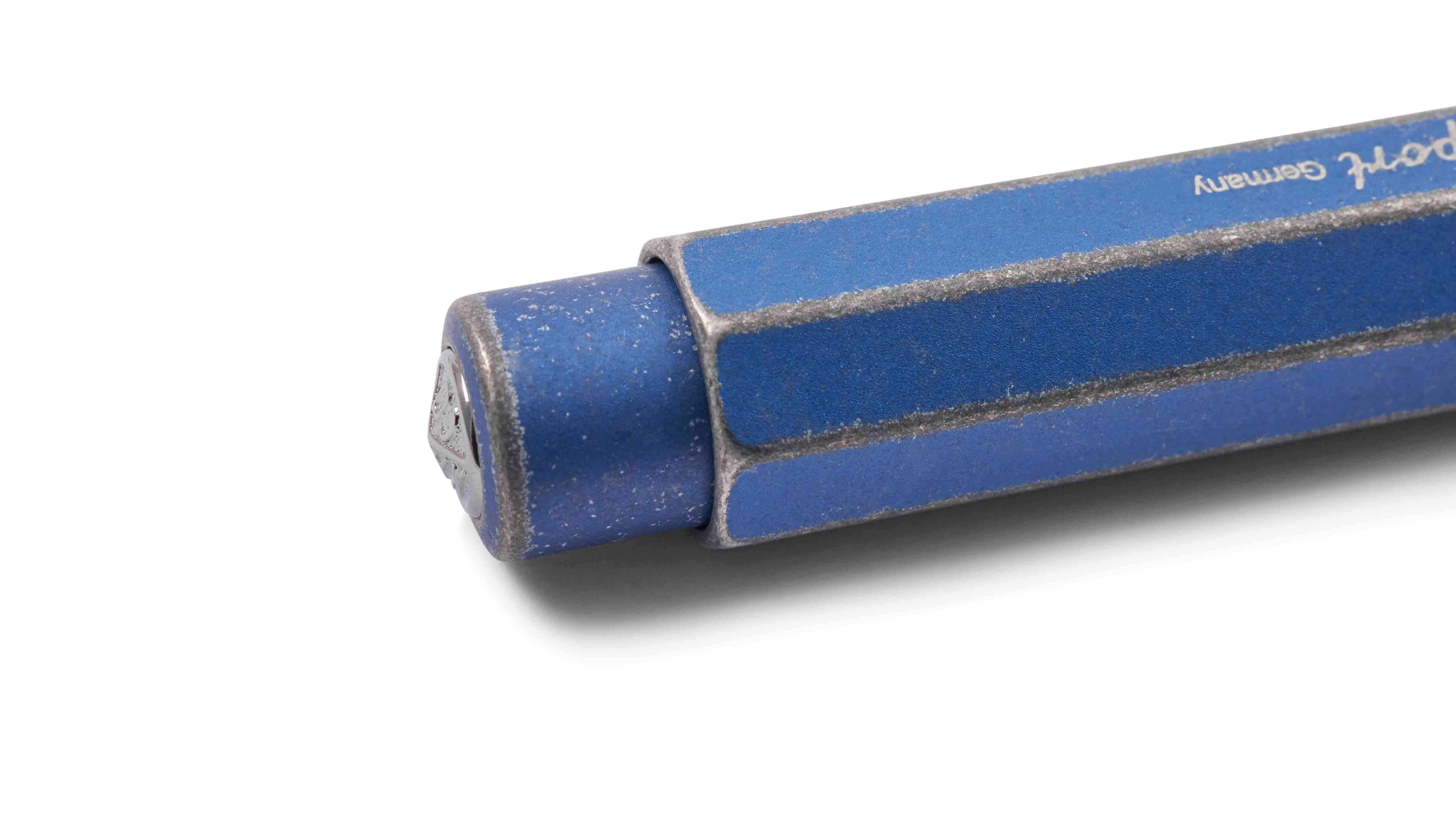 Kaweco-AL-Stonewashed-Detail-Blau-Druckknopf Kaweco AL Sport Stonewashed Kugelschreiber Blau Detail Schaft
