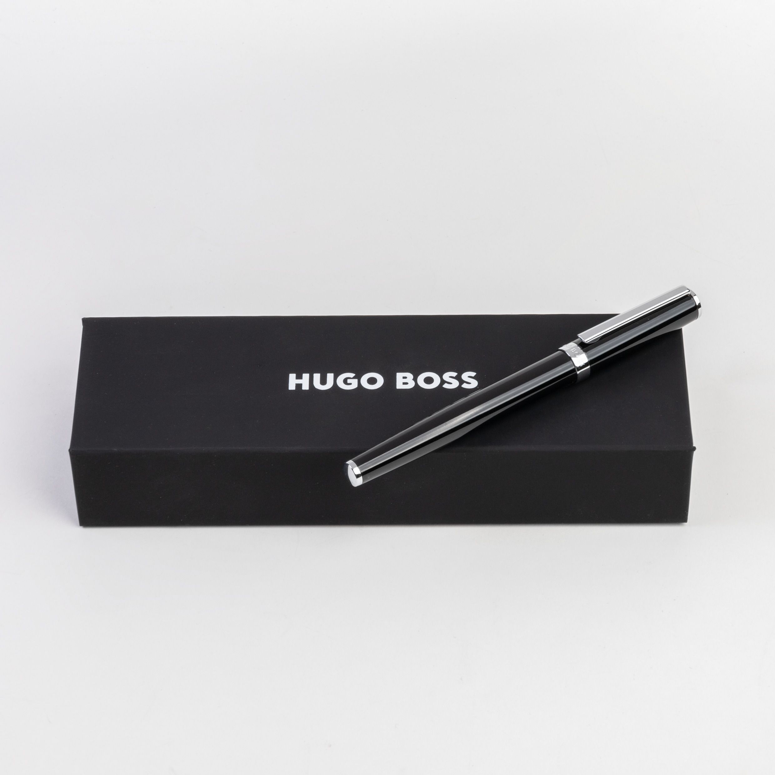 HSN2542A_E-1 Hugo Boss Fountain Pen Gear Icon Black