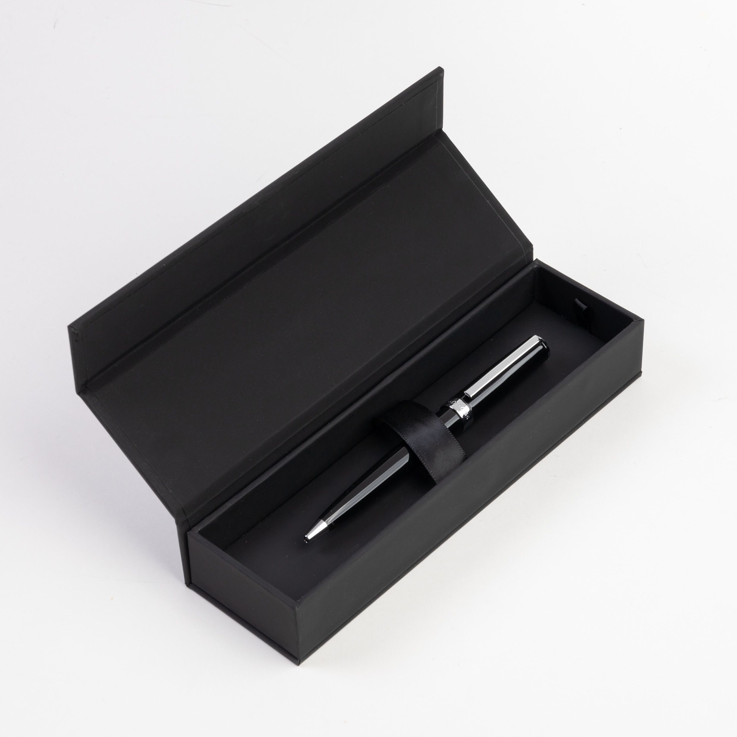 HSN2544A_E2-1 Hugo Boss Kugelschreiber Gear Icon Schwarz