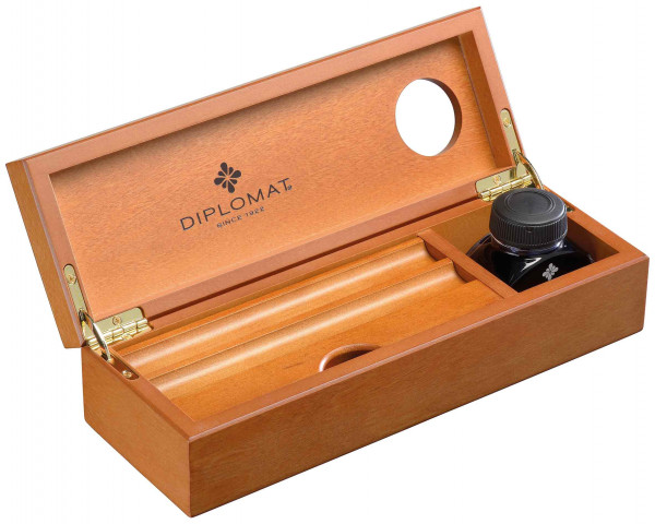 Diplomat precious wooden case cherrywood with ink pot